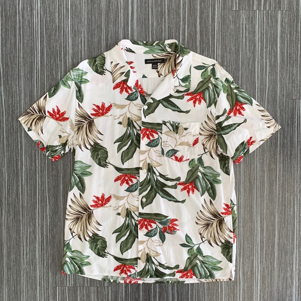 Banana Republic Camp Collar Shirt (Size Medium)
